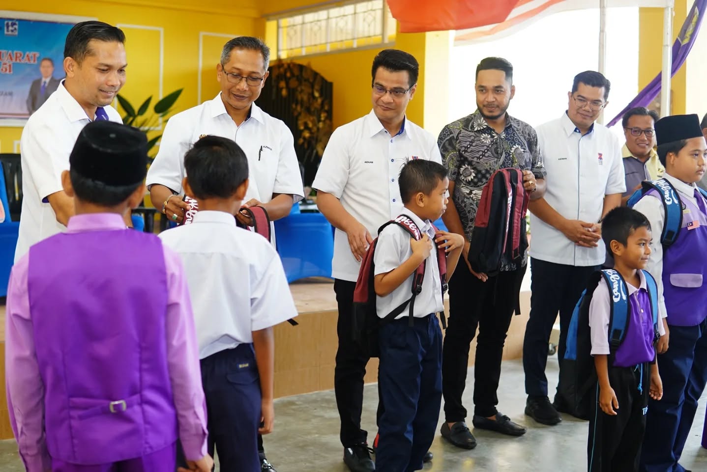 PROGRAM CSR UMK4U 1HATI 1JIWA: SUMBANGAN BEG SEKOLAH DI SEKOLAH KEBANGSAAN GELANG MAS, PASIR MAS